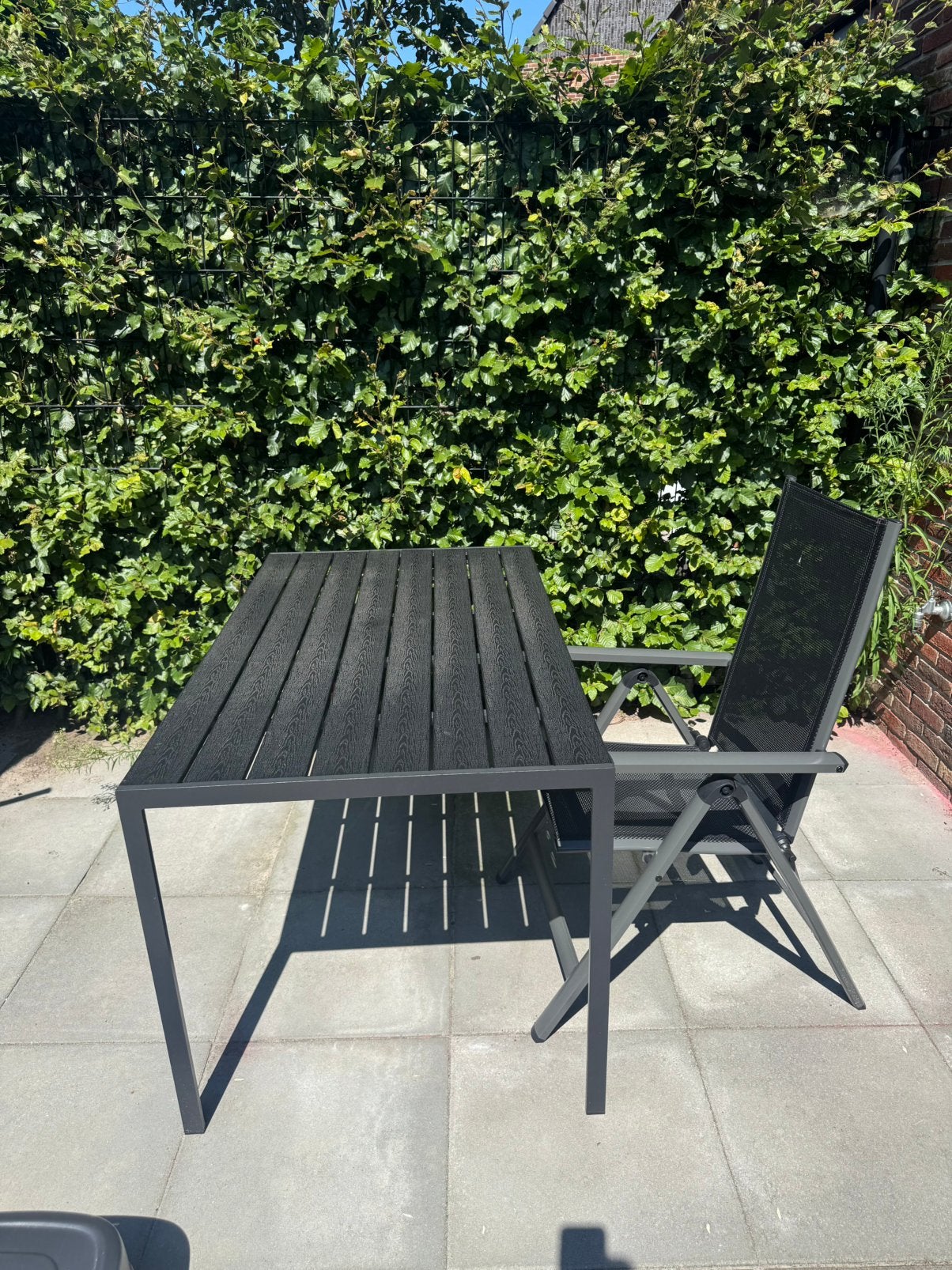 Tafel set met 4 stoelen (andere stoelen staan in schuur), Ophalen, Zo goed als nieuw, Kunststof