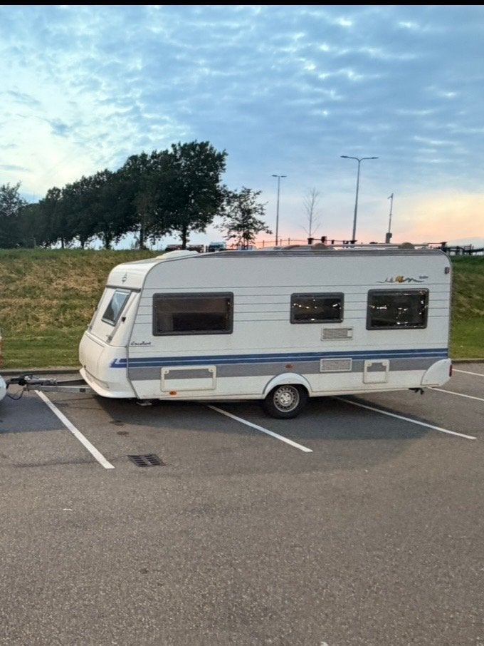 Hobby Excellent Caravan - Perfect voor gezinsvakanties, Caravans en Kamperen, Rondzit, Hobby, Omvormbare zithoek, Particulier