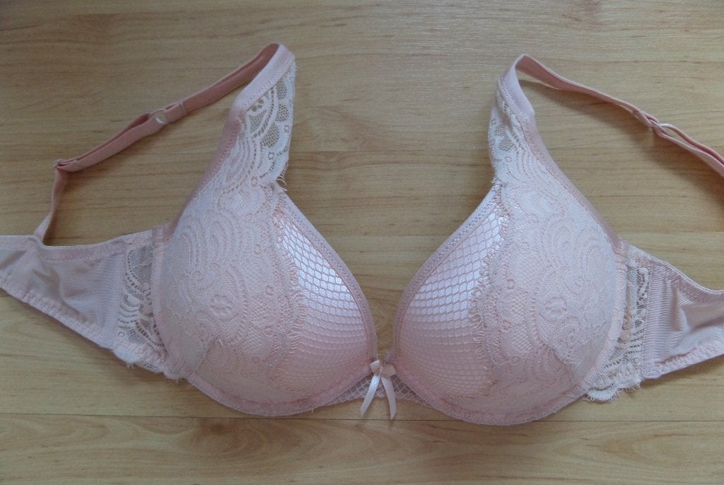 Zalmkleurige BH van Hunkemoller met kant maat 80E, Kleding | Dames, Hunkemöller, Ophalen of Verzenden, Overige kleuren, BH