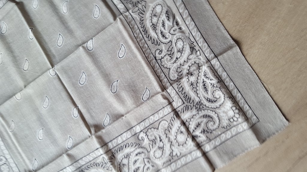 sjaaltje / bandana 48,5 x 48,5, Ophalen of Verzenden, Zo goed als nieuw, Maat 38/40 (M), Sjaal