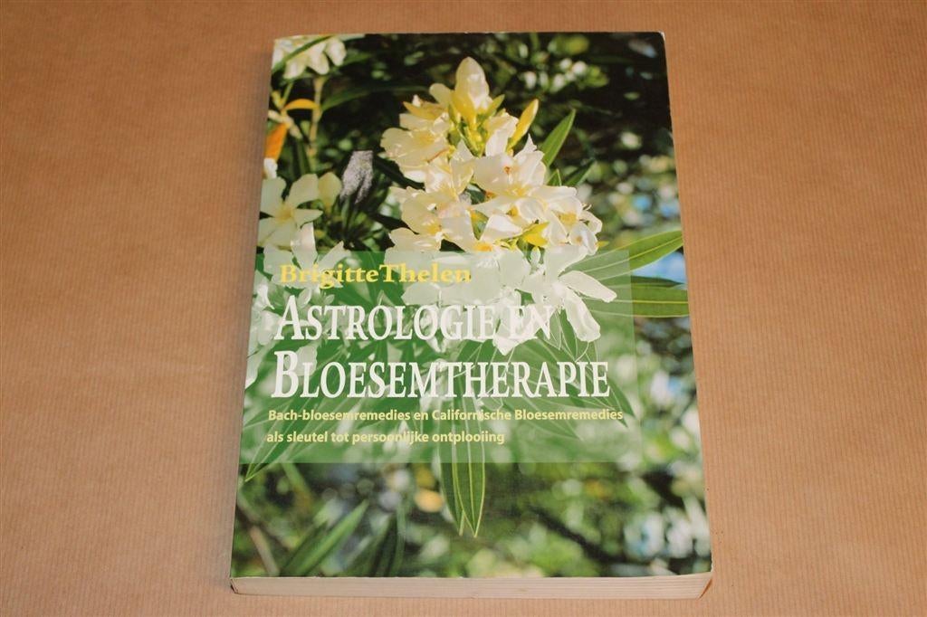 Astrologie & Bloesemtherapie — Bach & Californische Remedies, Boeken, Esoterie en Spiritualiteit, Gelezen, Achtergrond en Informatie