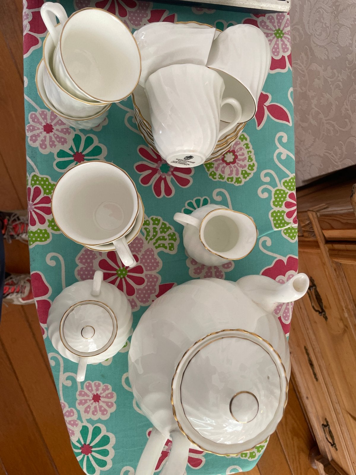 Wedgwood gold chelsea  -  8 kopjes, schotels, theepot, Ophalen of Verzenden