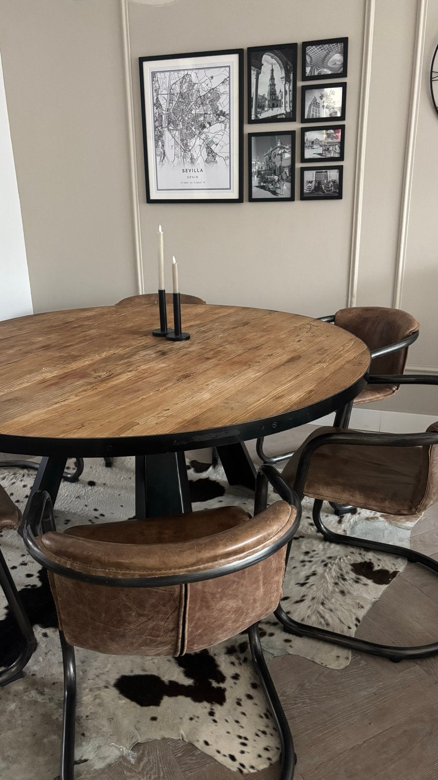 Robuuste ronde mangohouten tafel 150cm met stalen driepoot, Ophalen, Gebruikt, 100 tot 150 cm, 150 tot 200 cm