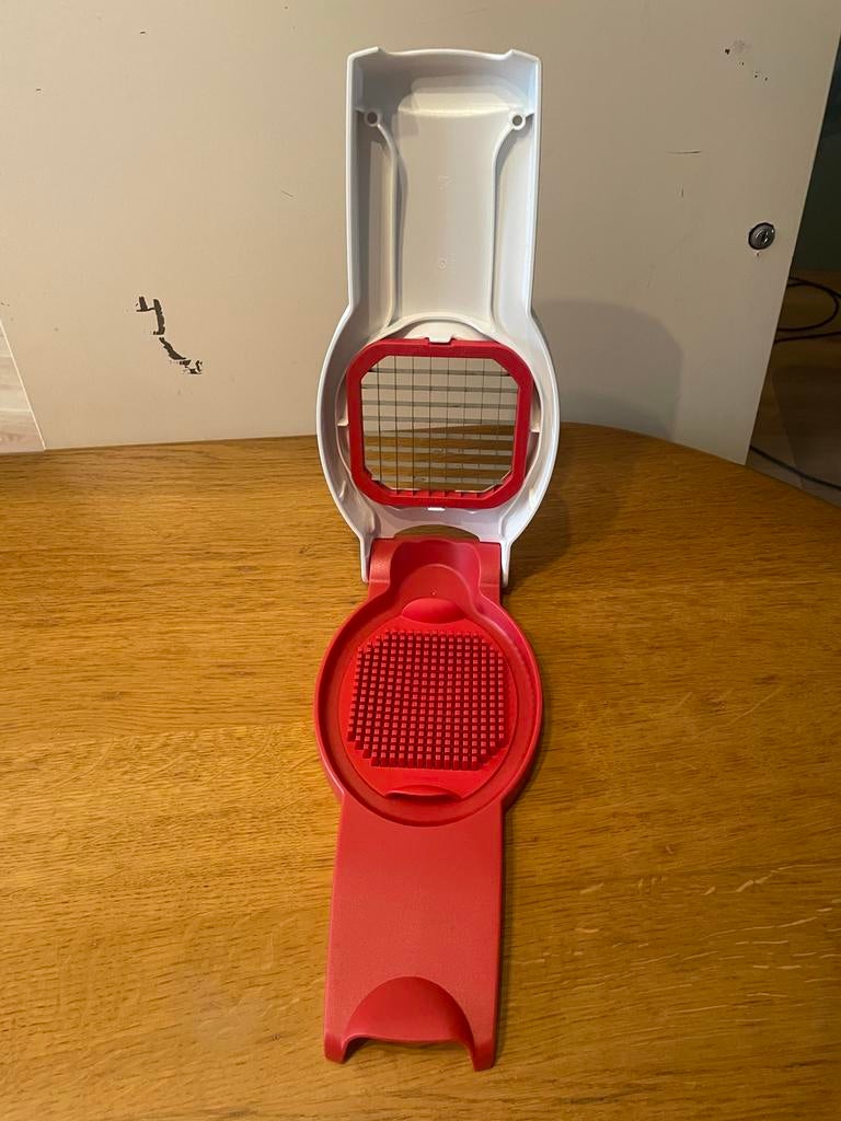 Nieuwe Tupperware Quick Chef frietsnijder ( 2 x beschikbaar), Overige typen, Kunststof, Nieuw, Ophalen of Verzenden