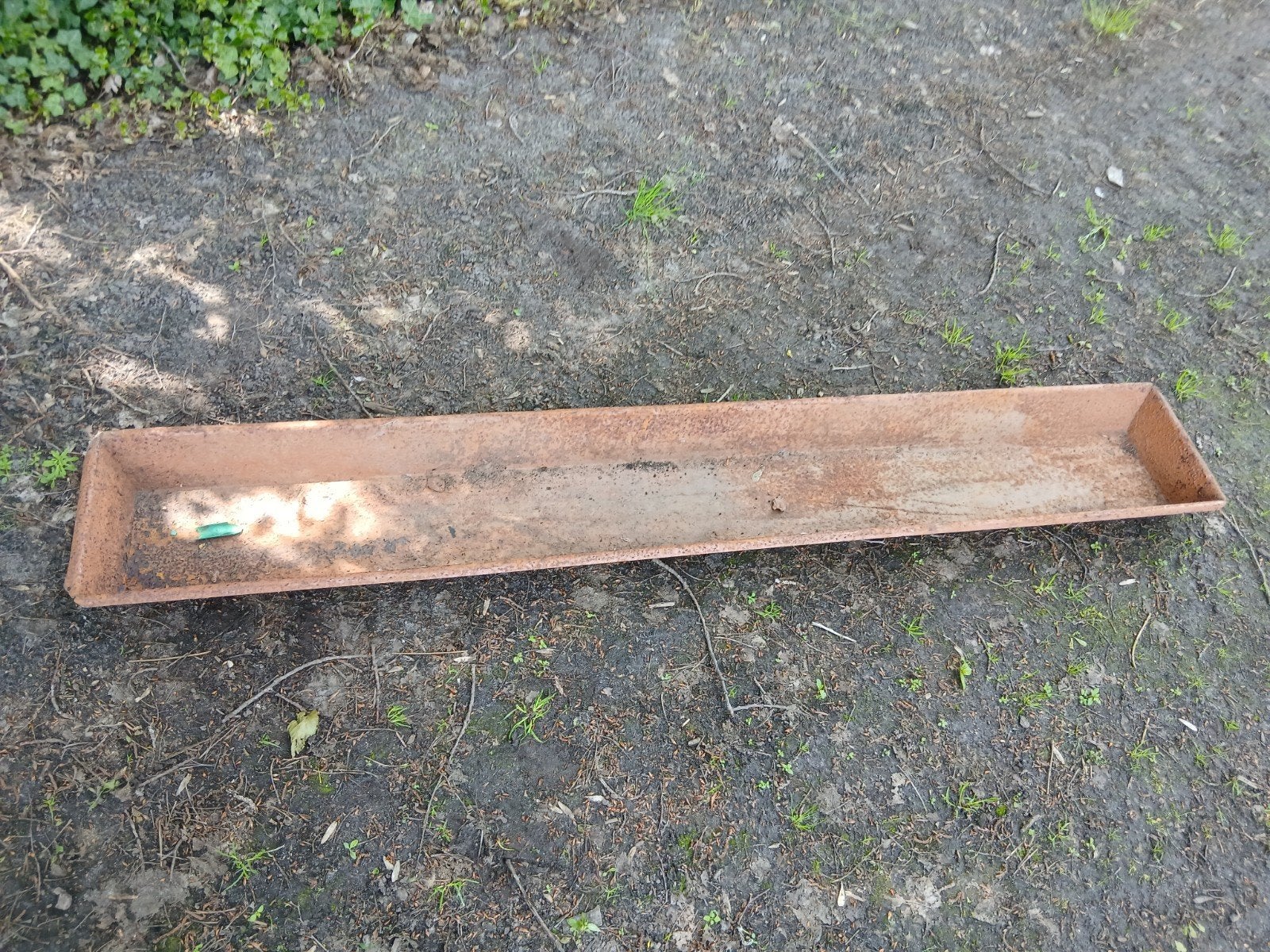 Oude roestige metalen bak / trog, Ophalen, Gebruikt