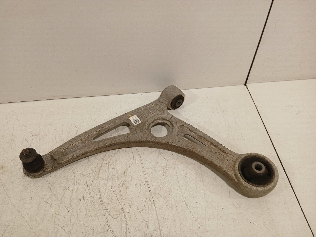 Draagarm links voor Hyundai Kona, Onderdelen@venauto.nl, Van der Ven Autorecycling B.V., Gebruikt, Ettenseweg 76, 4706 PB Roosendaal, The Netherlands