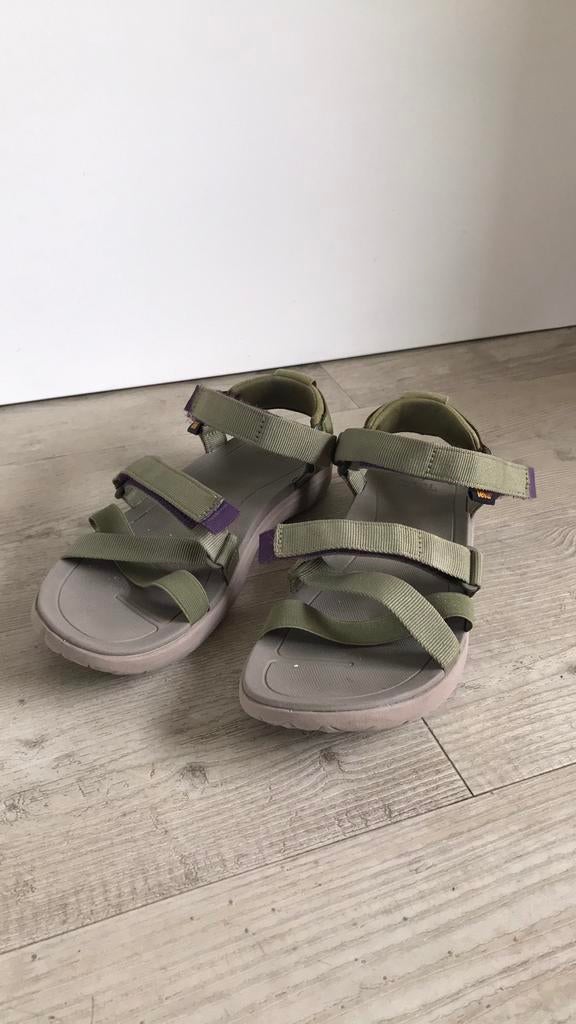 Mooie sandalen Teva maat 40 groen/paars, Kleding | Dames, Schoenen, Ophalen of Verzenden, Zo goed als nieuw