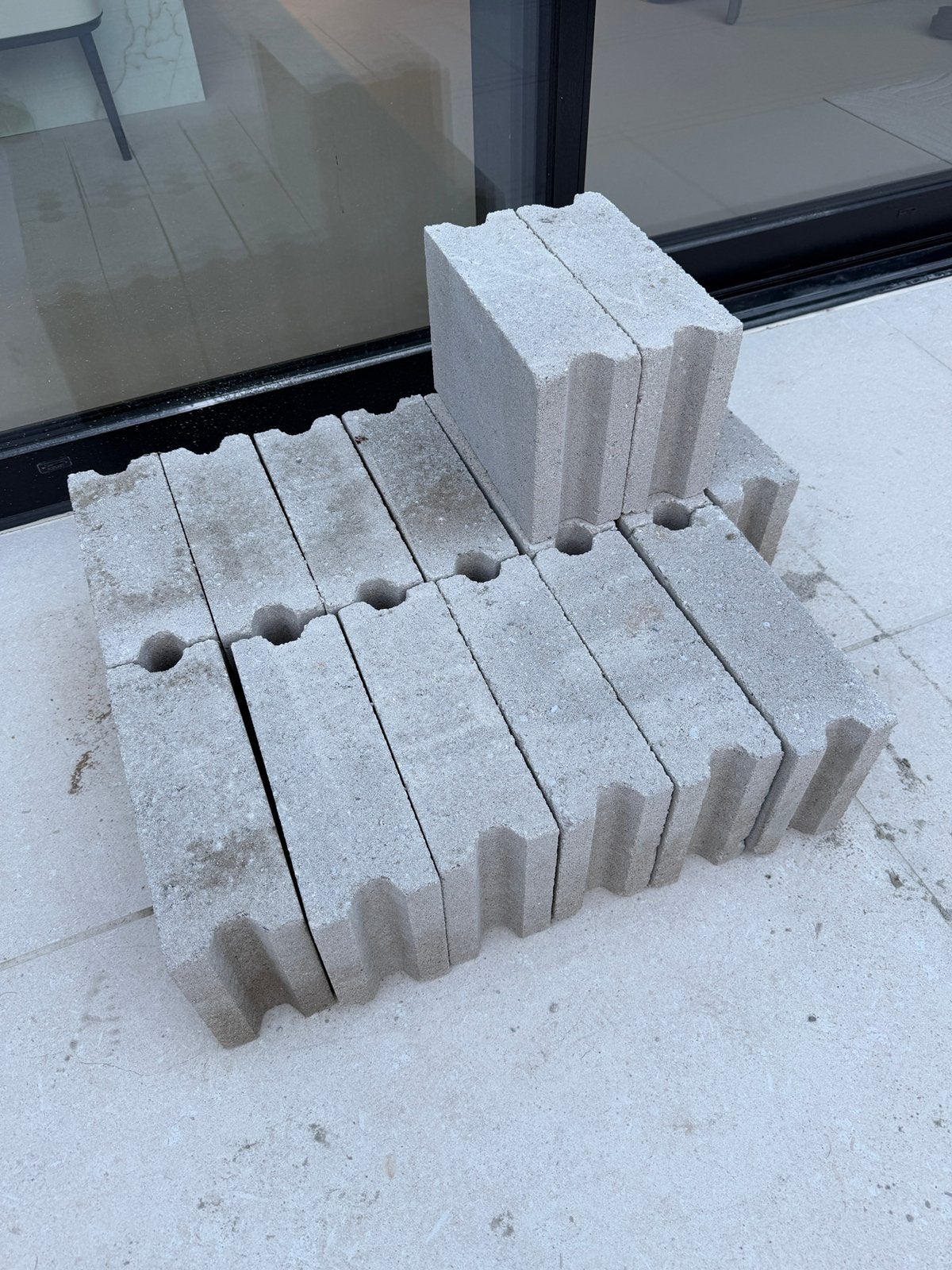 GRATIS: metsel betonblokken (15x), Doe-het-zelf en Verbouw, Ophalen, Zo goed als nieuw, Bakstenen