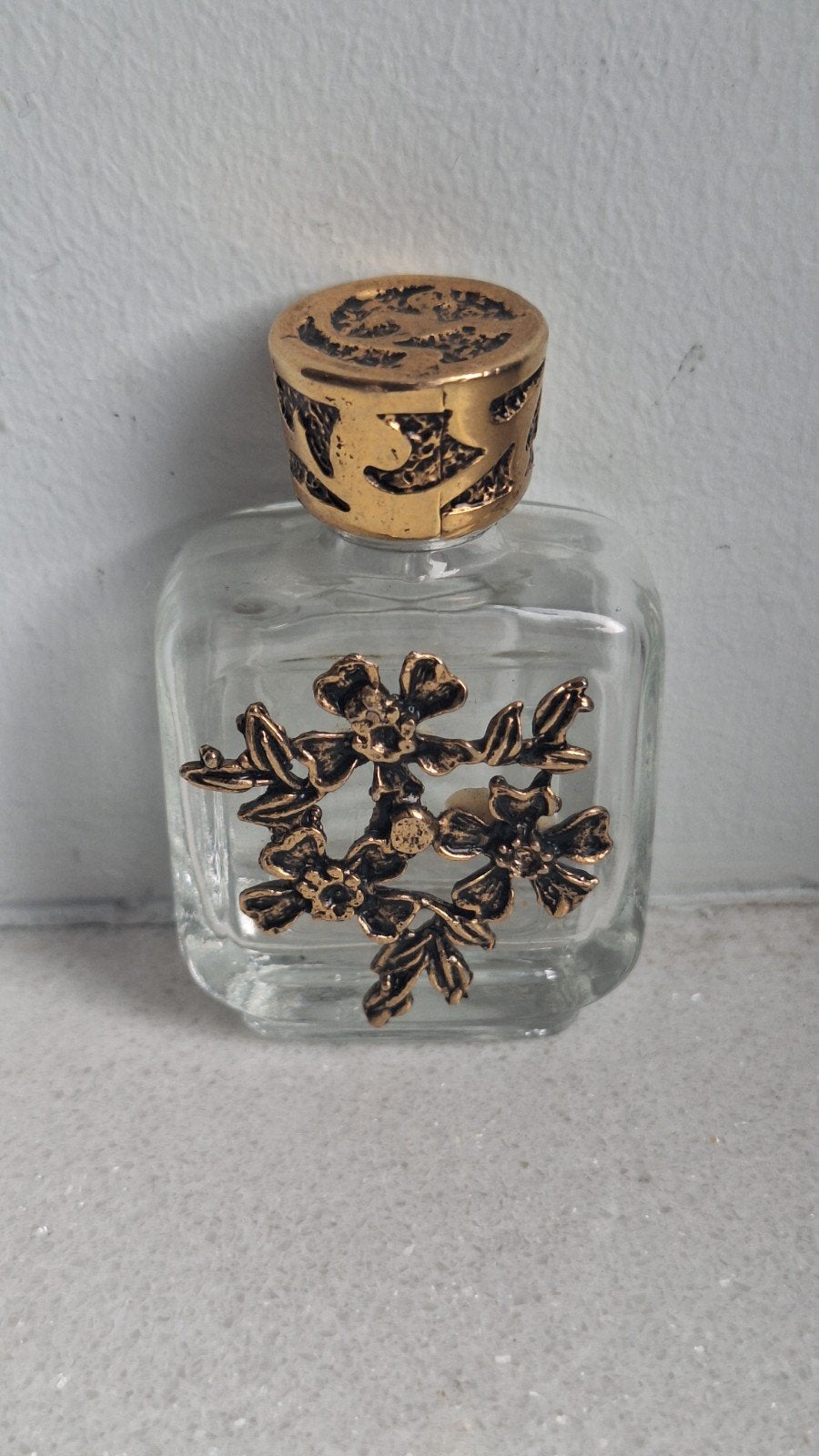 Vintage parfumflesje met gouden bloemdecoratie, Antiek en Kunst, Ophalen of Verzenden