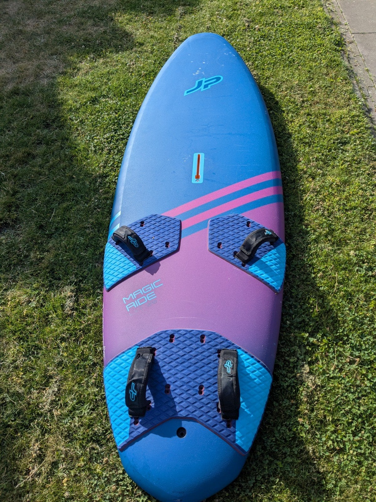 JP Magic Ride 129 liter., Watersport en Boten, Windsurfen, Ophalen, Minder dan 250 cm, Met vin(nen), Plank