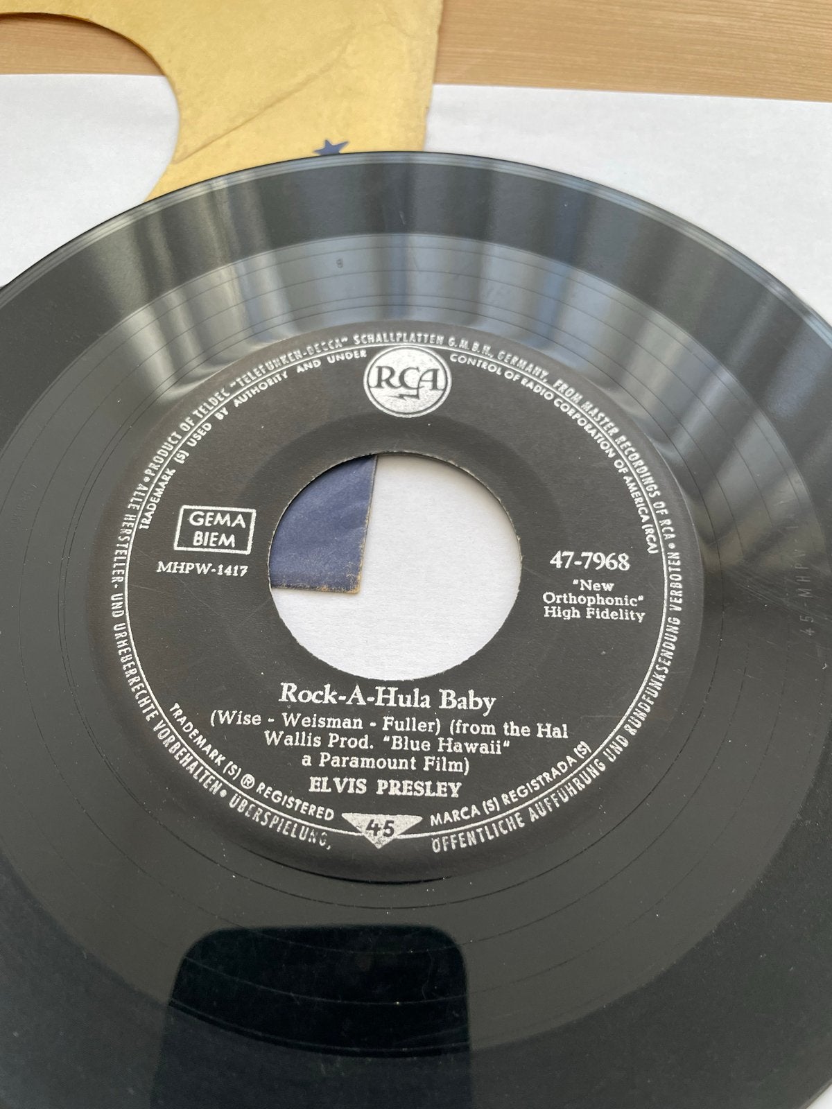 Elvis Presley - Rock-A-Hula Baby / Can't Help Falling In Lov, Gebruikt, Originele persing, 7 inch, Ophalen of Verzenden
