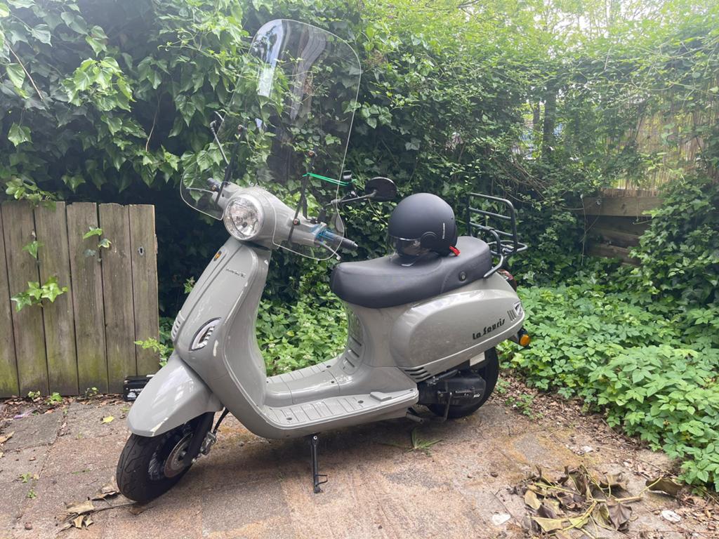 Sourini RS scooter grijs, Fietsen en Brommers, Snorfietsen en Snorscooters, Zo goed als nieuw, Overige merken, Benzine, Ophalen of Verzenden