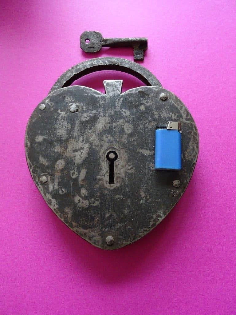 GROOT ANTIEK HANGSLOT MET SLEUTEL 1.5 KG  SLOT SLOTEN, Ophalen of Verzenden