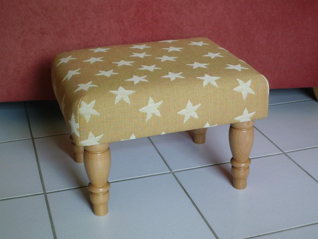 Footstool 37x45 - goudgeel/stars - blank 550 - NIEUW !!!, Minder dan 50 cm, Nieuw, Minder dan 50 cm, Ophalen of Verzenden