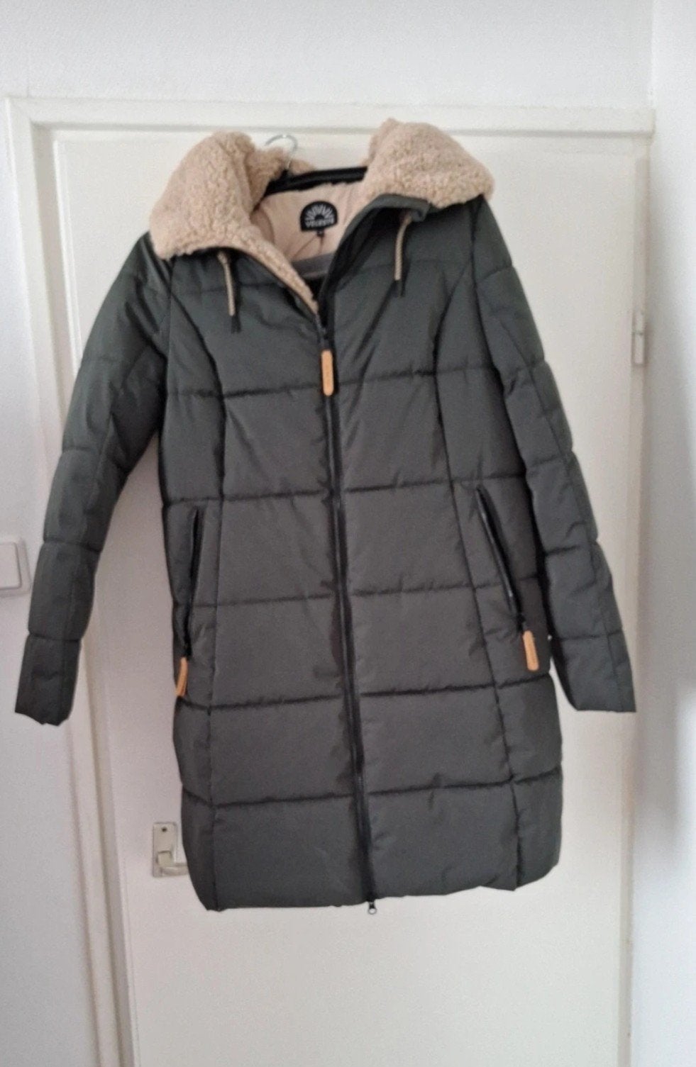 Dames winterjas, Maat 38/40 (M), Nieuw, Ophalen of Verzenden, Velesta
