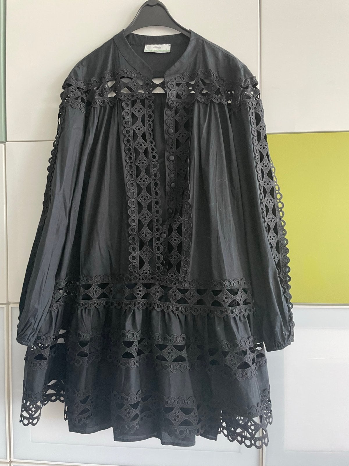 Devotion Zwarte jurk met opengewerkt kant, Kleding | Dames, Jurken, Zo goed als nieuw, Maat 38/40 (M), Zwart, Boven de knie, Ophalen of Verzenden