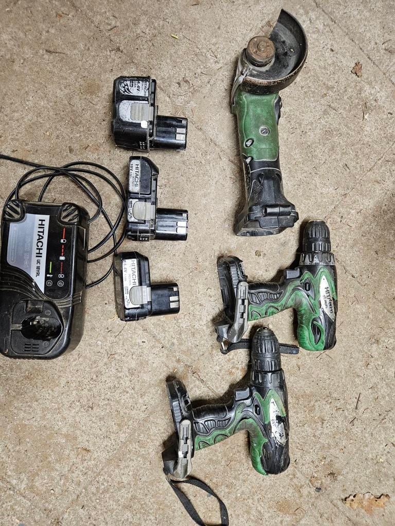 Hitachi boormachine, slijper, accu's, lader, Doe-het-zelf en Verbouw, Gereedschap | Boormachines, Ophalen, Gebruikt, Variabele snelheid