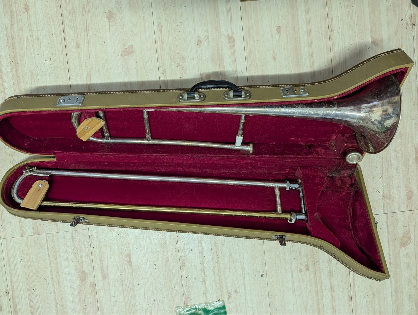 Skylark Trombone met koffer - carnaval of eerste trombone, Muziek en Instrumenten, Blaasinstrumenten | Trompetten, Ophalen, Gebruikt