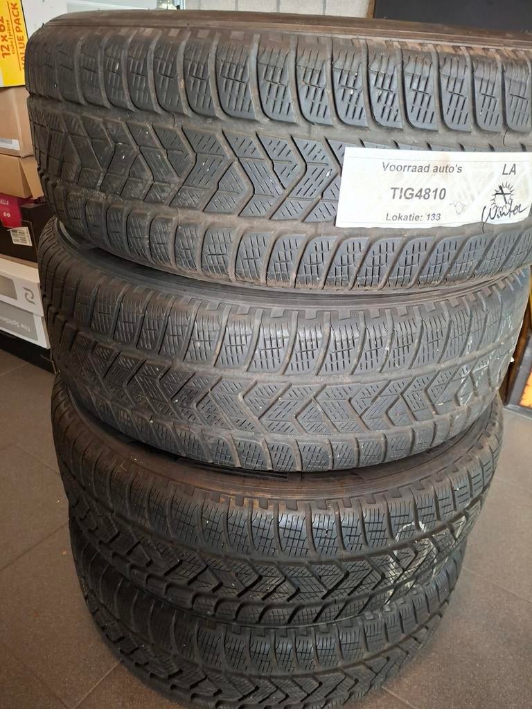 4 Pirelli scorpion winterbanden 215/65 R17  5/6mm, Ophalen, Gebruikt
