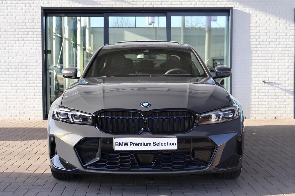 BMW 3 Serie Sedan 330e | M Sportpakket Pro | Innovation Pack, Automaat, 1998 cc, 4 cilinders, Met garantie (alle)
