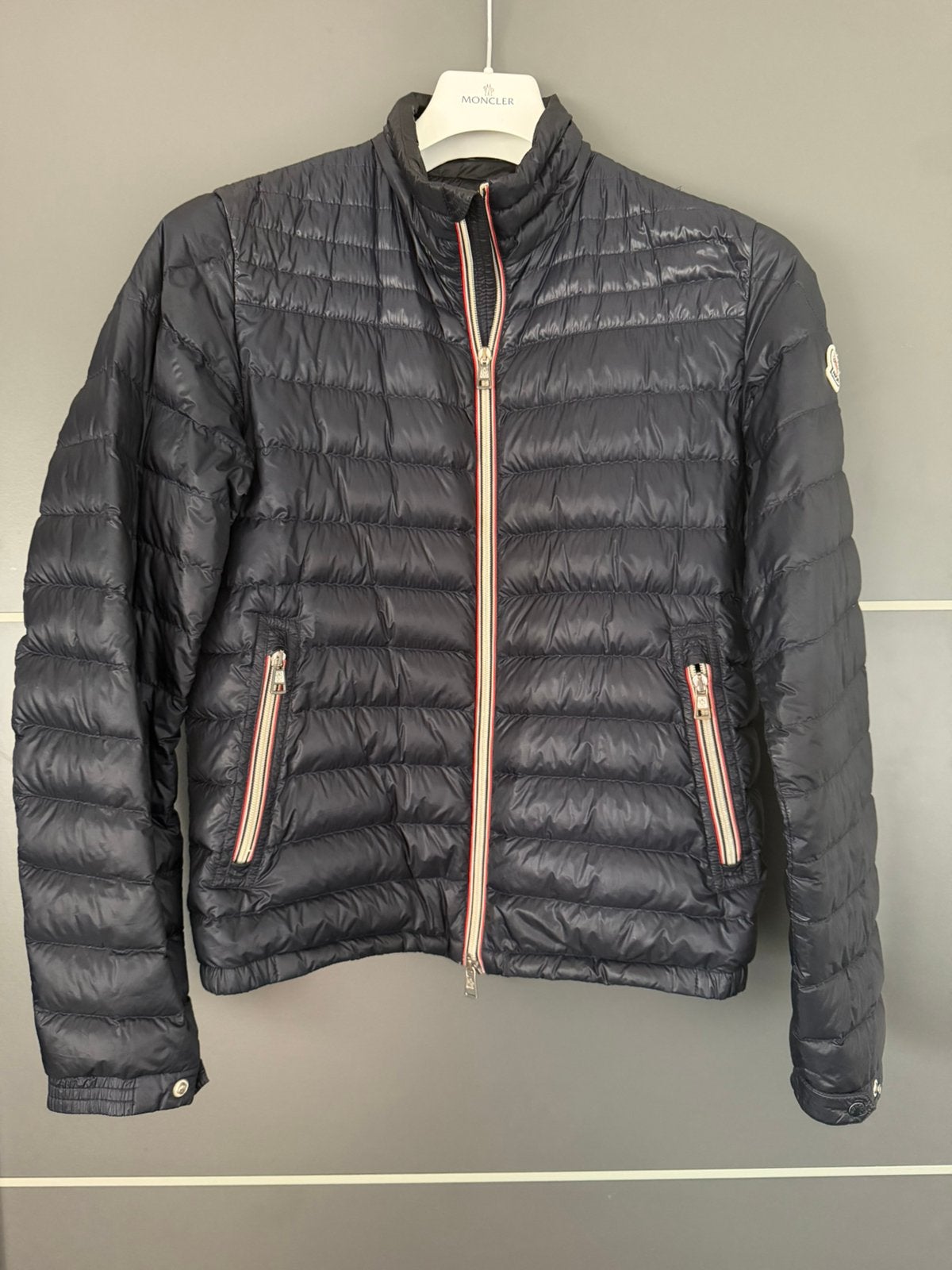 Moncler Daniel down jas maat 1 met bon en toebehoren, Ophalen of Verzenden, Zo goed als nieuw, Maat 46 (S) of kleiner, Blauw