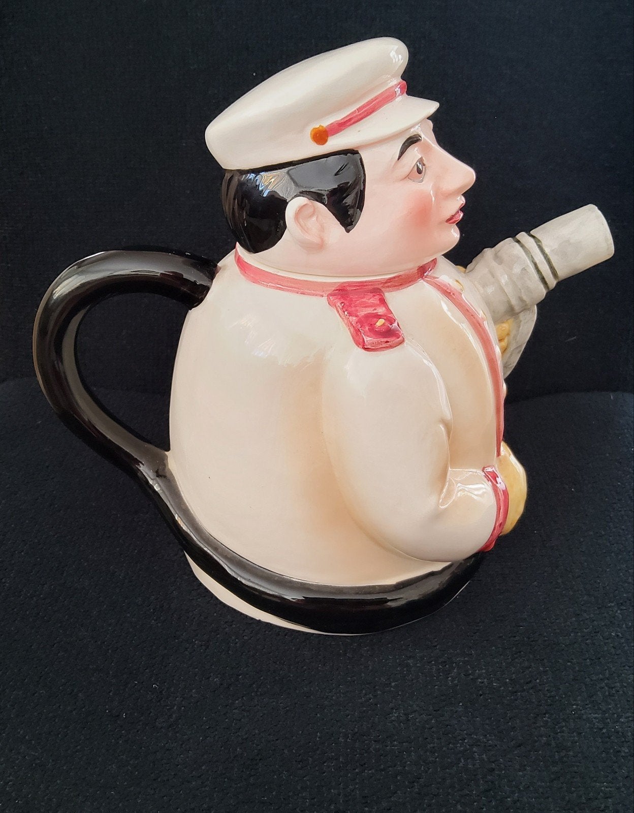 Grappige THEEPOT van een chauffeur met benzineslang in hand, Ophalen of Verzenden, Gebruikt