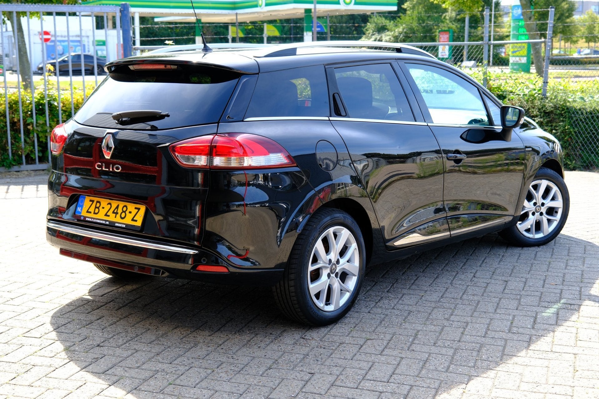 Foto 3 van Renault Clio Estate 0.9 TCe Limited Navi|Airco|LMV|DAB