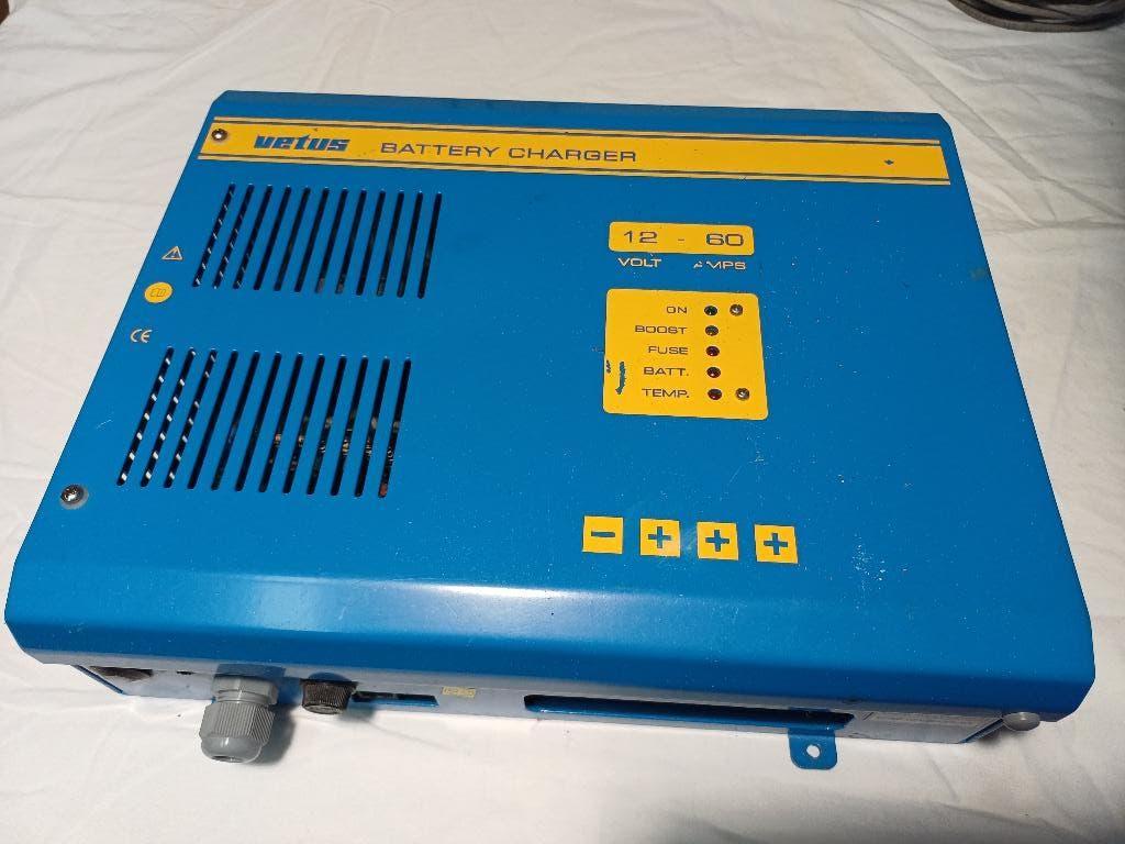 Acculader Vetus BC 12 60 3, Ophalen, Gebruikt, Motor en Techniek