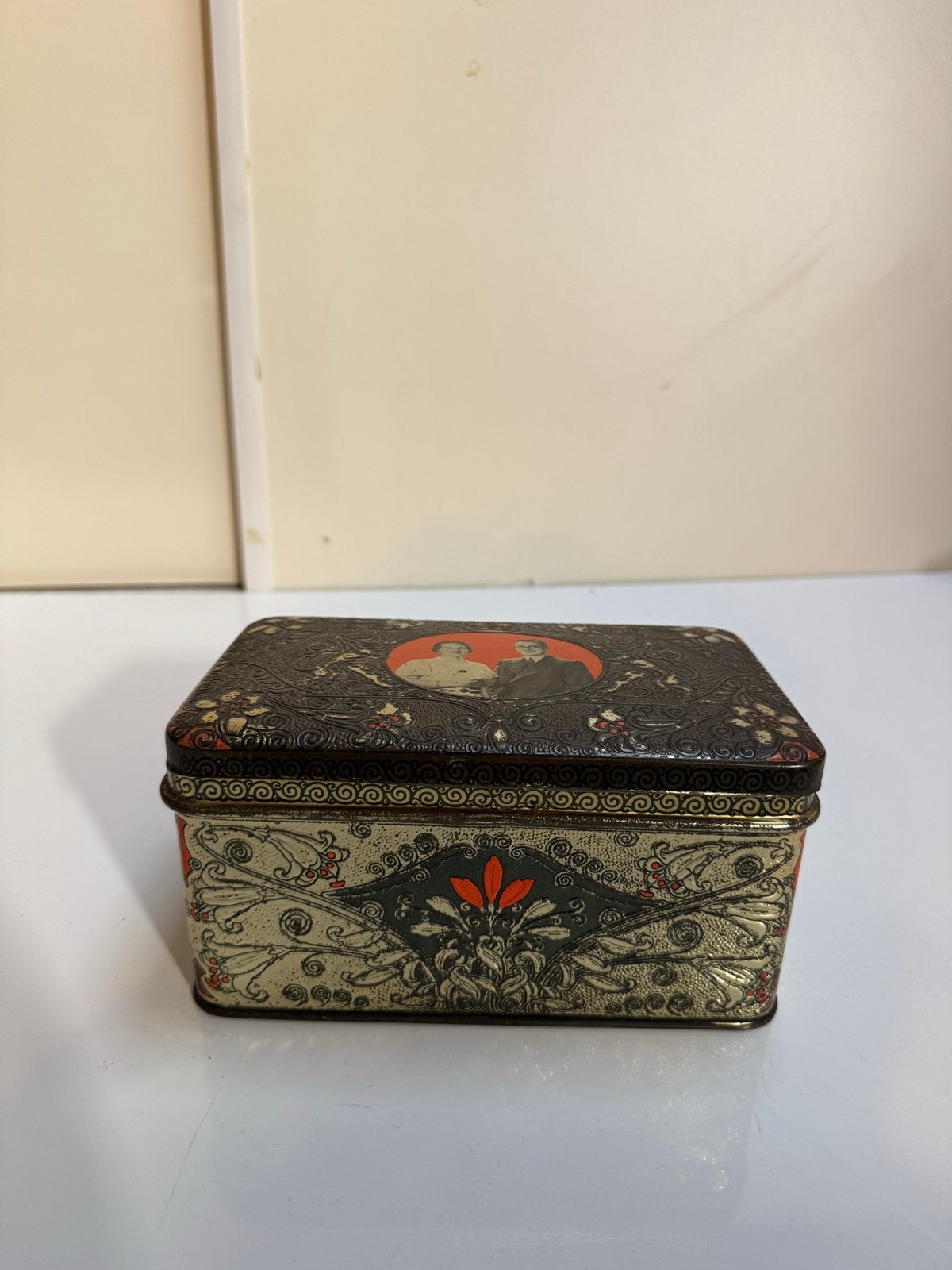 Vintage blikken doos met portret, Ophalen of Verzenden, Gebruikt, Koek(jes), Overige merken
