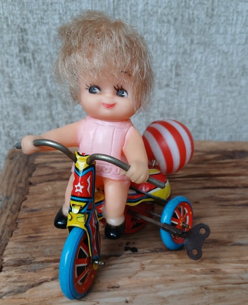vintage blikken opwind speelgoedje pop op een driewieler, Ophalen of Verzenden, Gebruikt