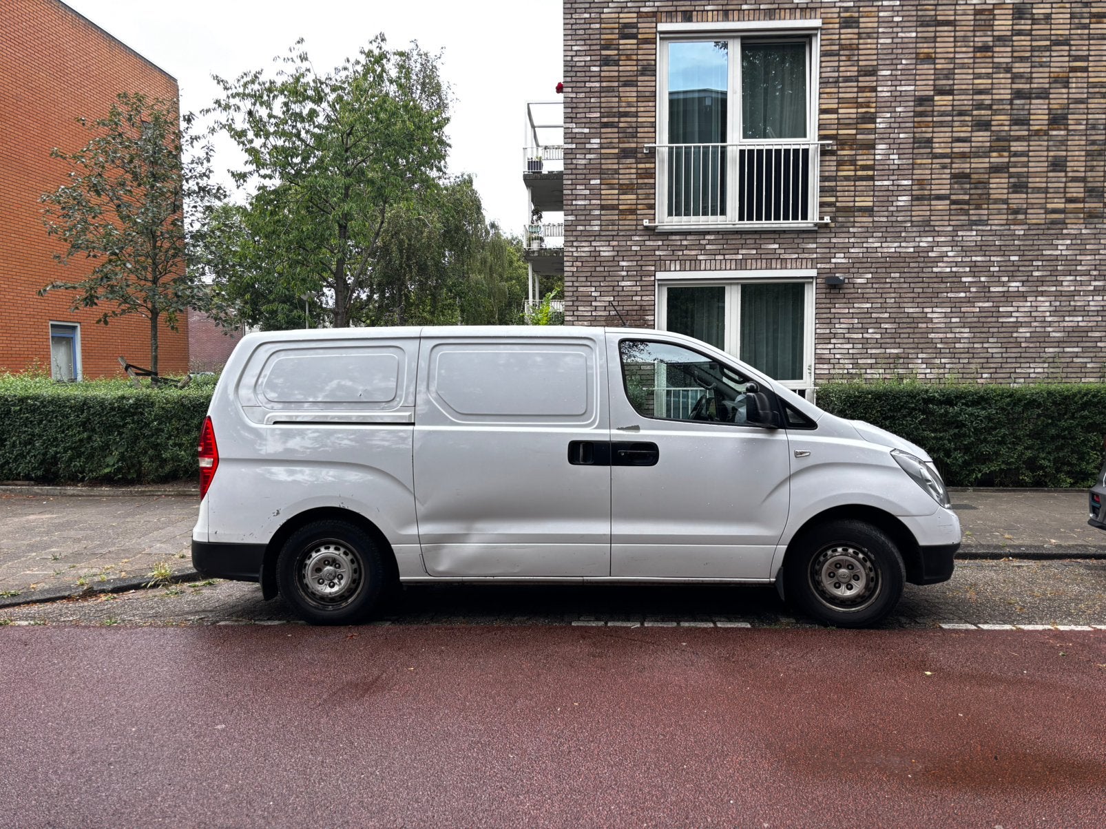 Hyundai H-1 H300 2.5 Crdi 2013 Euro 5 3 persoons, Auto's, 13 km/l, Euro 5, Zwart, Origineel Nederlands