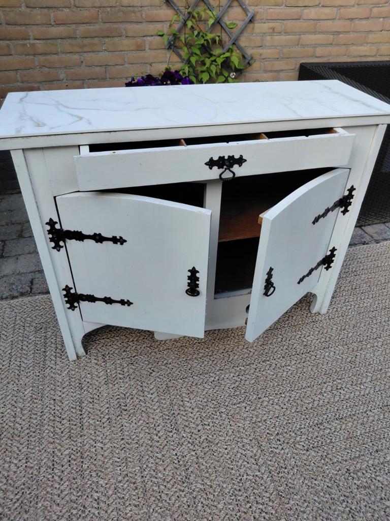 Mooi en degelijke tuin of binnenkast.kleur wit,, Huis en Inrichting, Kasten | Dressoirs, Ophalen, Met deur(en), Eikenhout, 50 tot 100 cm