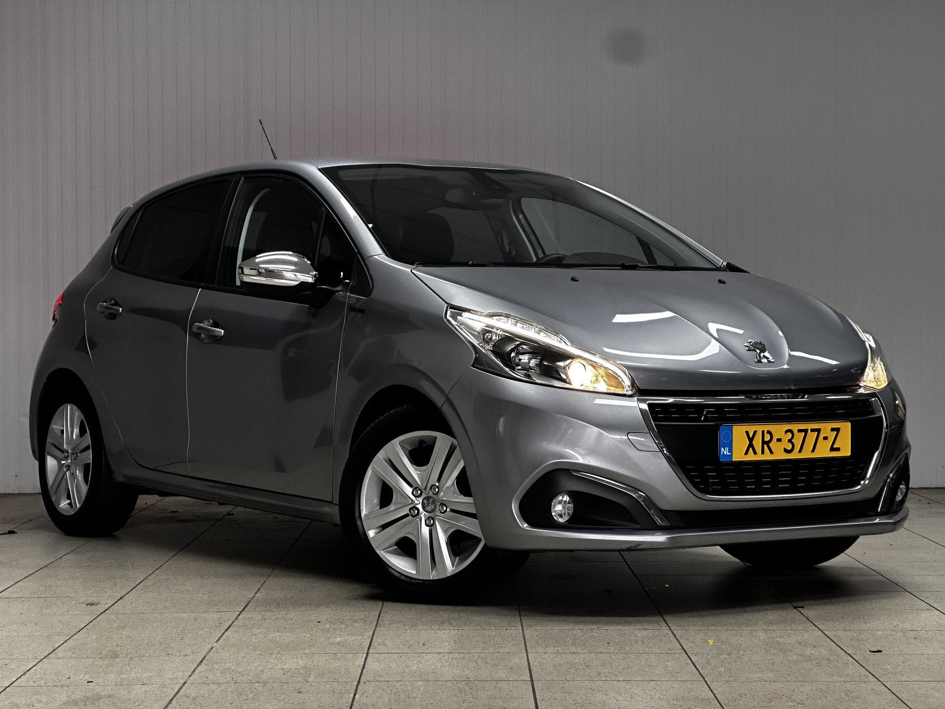 Peugeot 208 1.2 PureTech Signature/ LED Dagrijverl/ Apple+An, Auto's, 83 pk, Stof, 1199 cc, Origineel Nederlands