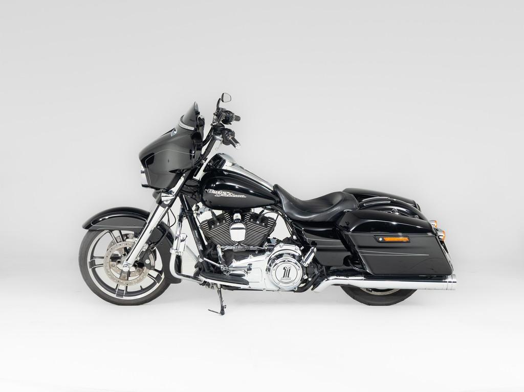 Harley-Davidson FLHXS Street Glide Special Solid (bj 2015), Motoren, Motoren | Harley-Davidson, 1690 cc, Bedrijf, Toermotor, Laan van Vredenoord 33
2289 DA  Rijswijk ZH, NL
