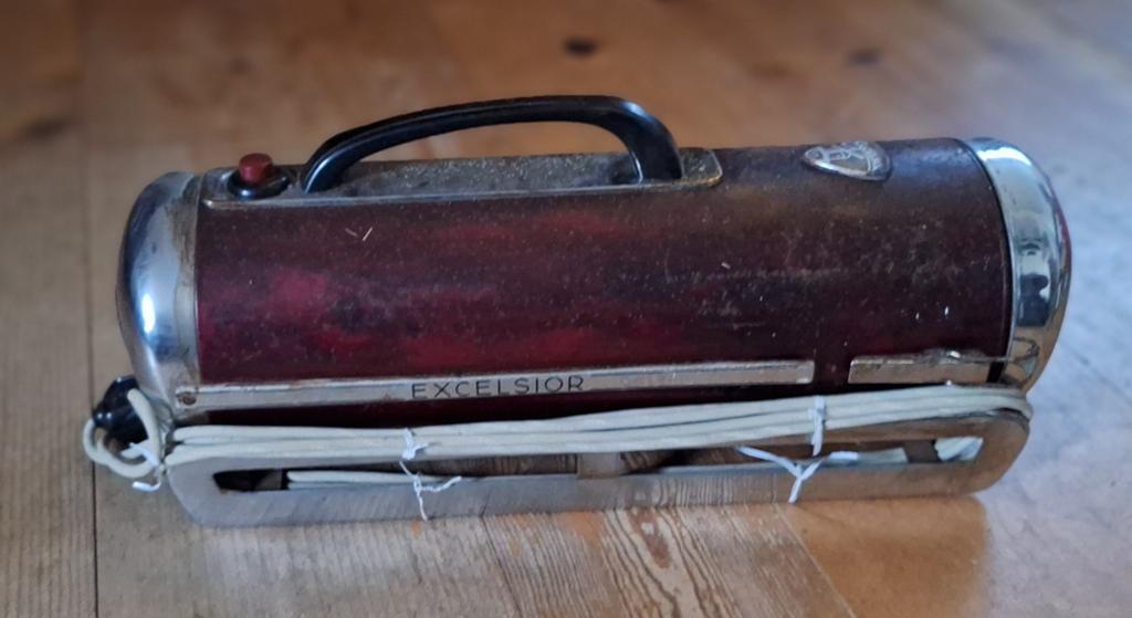 Antieke slee stofzuiger,rood,/crome., Ophalen