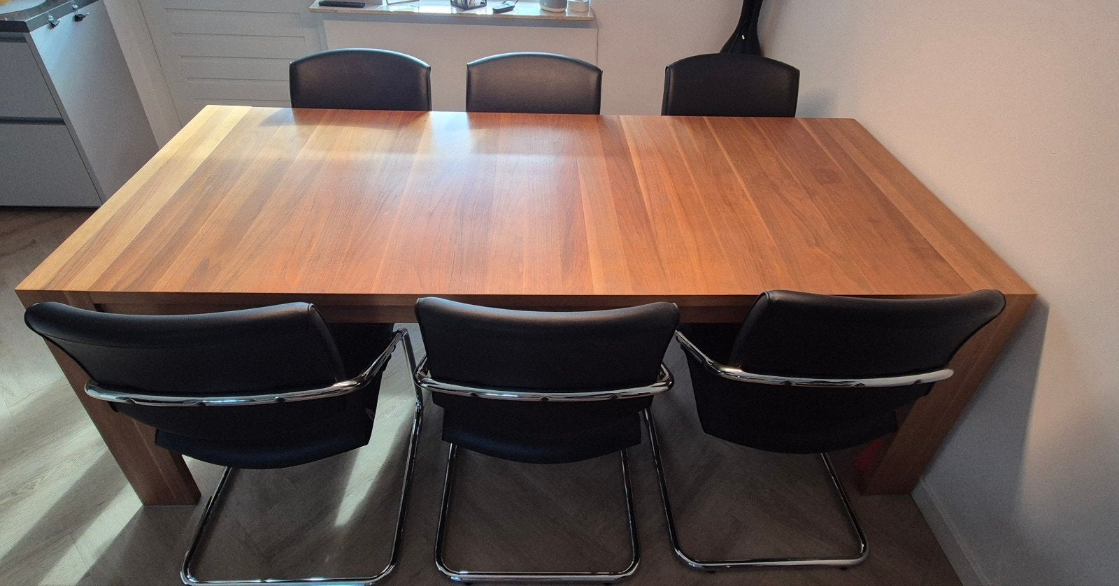 Hulsta now Notenhout eettafel met 6 verstelbare stoelen, Ophalen, Gebruikt, 200 cm of meer, 50 tot 100 cm