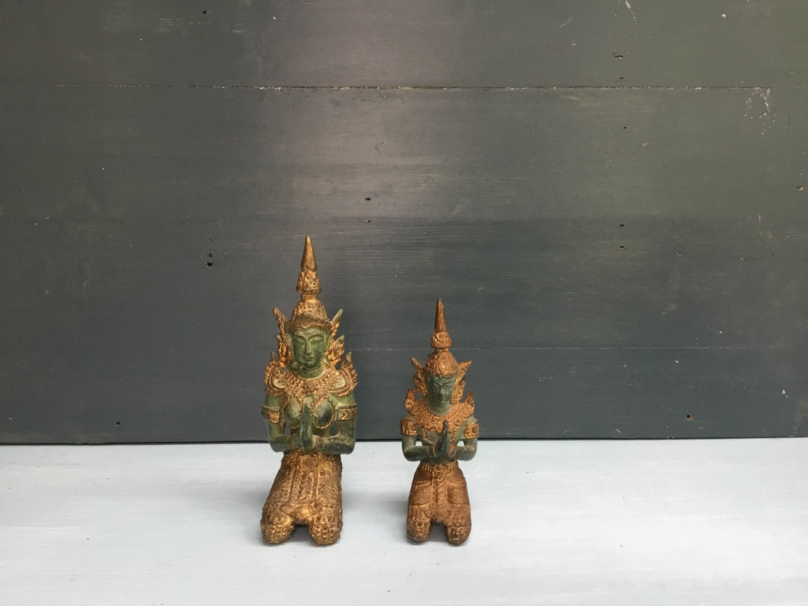 2 Thaise Tempelwachters - Beschermengelen, Antiek en Kunst, Ophalen of Verzenden, Meerkleurig, Metaal, Versierd