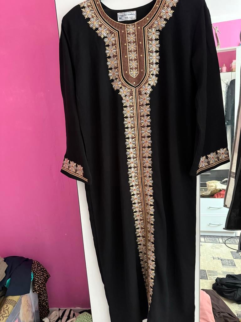 Zwarte Abaya met Gouden Borduurwerk, Kleding | Dames, Jurken, Maat 38/40 (M), Zwart, Ophalen of Verzenden, Zo goed als nieuw