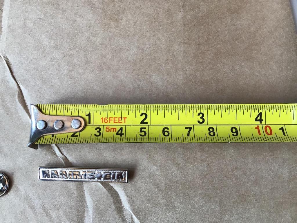 Zilver kleurige pin van Rammstein zie foto originele merch, Zilver kleurige pin van Rammstein zie foto originele merch, Nieuw