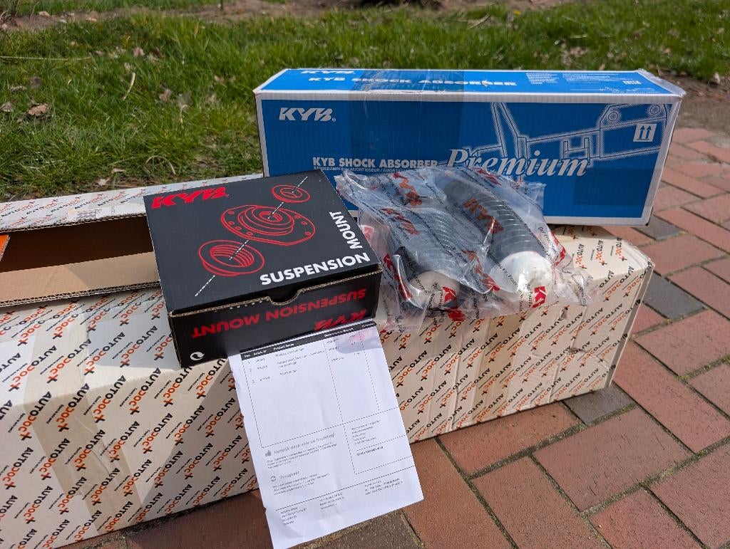 Reparatieset schokdempers voor Volvo V70 vooras van merk KYB, Ophalen, Nieuw, Volvo