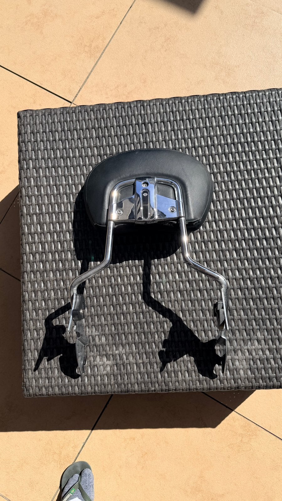 H-D SISSY BAR UPRIGHTS MET CVO BACKREST MOUNTING PLATE, Ophalen, Gebruikt