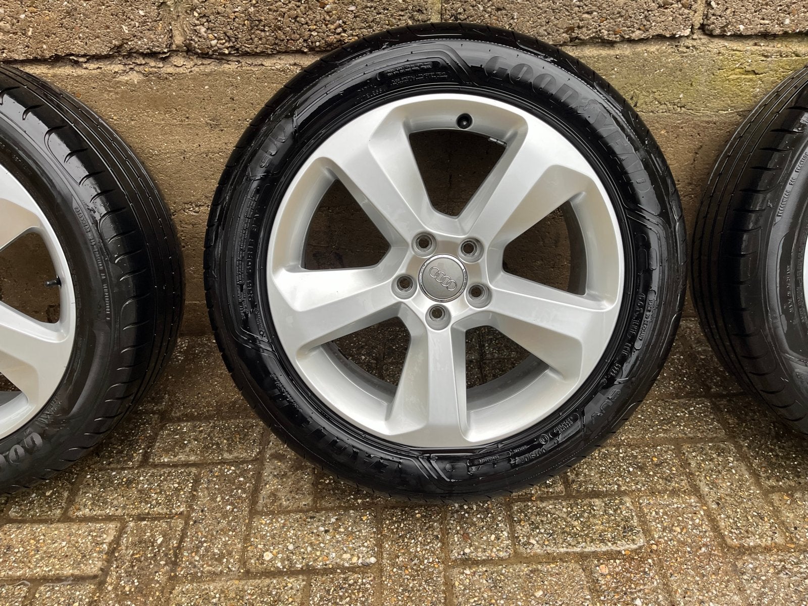 Audi q3 18 inch velgen met Goodyear zomerbanden, Auto-onderdelen, Banden en Velgen, Ophalen, 18 inch, Gebruikt, Banden en Velgen