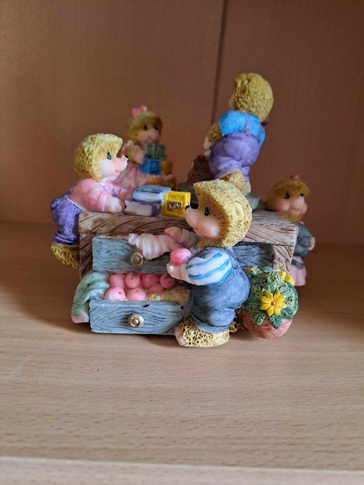 Draai doosje: egel familie op Marktstalletje, Ophalen of Verzenden, Zo goed als nieuw, Dier