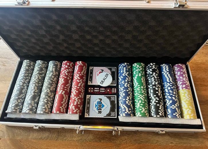 Tectake Pokerkoffer - Complete Pokerset met Chips en Kaarten, Hobby en Vrije tijd, Gezelschapsspellen | Kaartspellen, Vijf spelers of meer