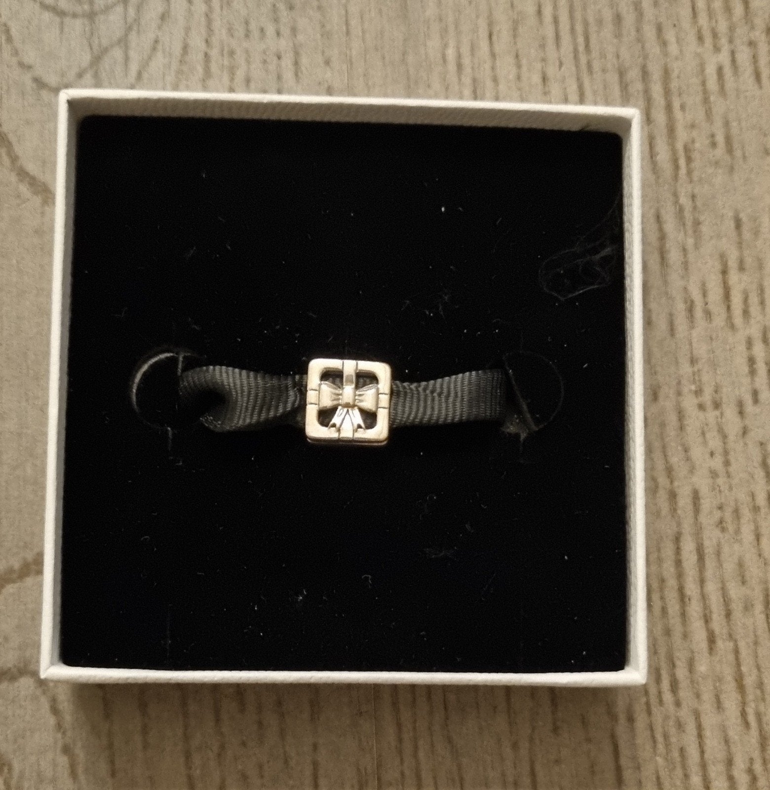 Pandora bedel strik vierkant zilver, Pandora, Nieuw, Ophalen of Verzenden, 1 bedel