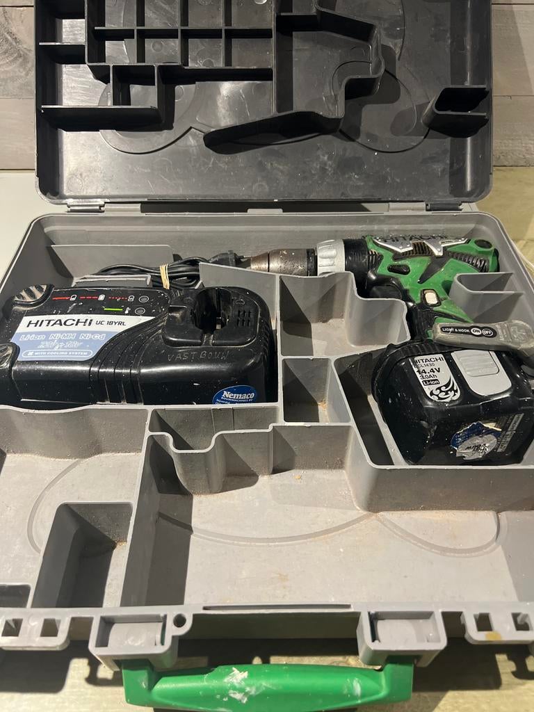Hitachi Boor- en Schroefmachine met Accu en Lader, N, Ophalen of Verzenden, N, N