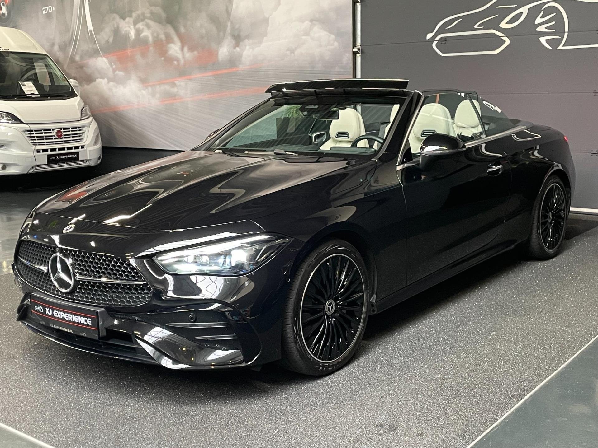 Mercedes-Benz CLE Cabriolet 200 AMG Line HUD NAVI 204PK, Auto's, Automaat, Dealer onderhouden, Gebruikt, Beige