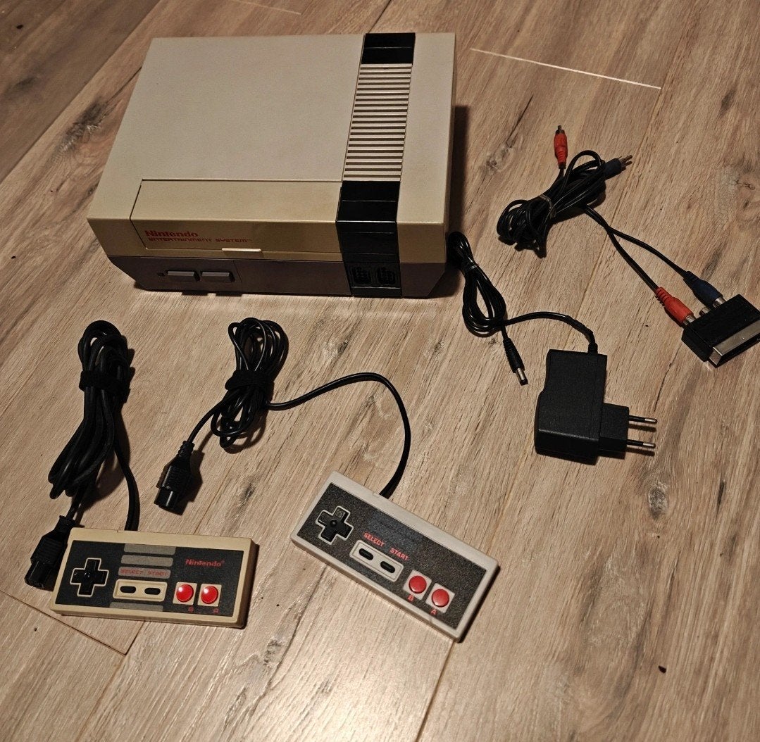 Fully refurbished NES. See details inside, Spelcomputers en Games, Spelcomputers | Nintendo NES, Verzenden, Met 2 controllers