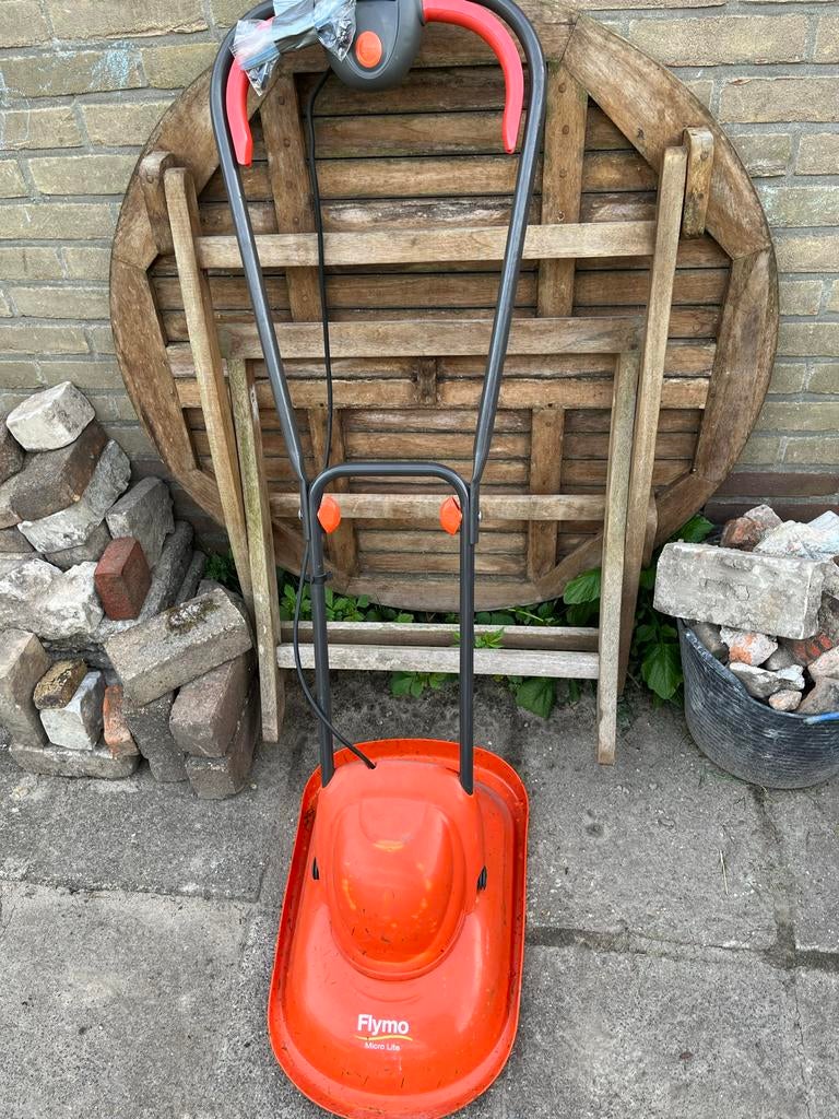 Flymo Microlite 2800 zweefmaaier met extra mesjes, Ophalen, Gebruikt, Elektrische grasmaaier, 30 t/m 39 cm