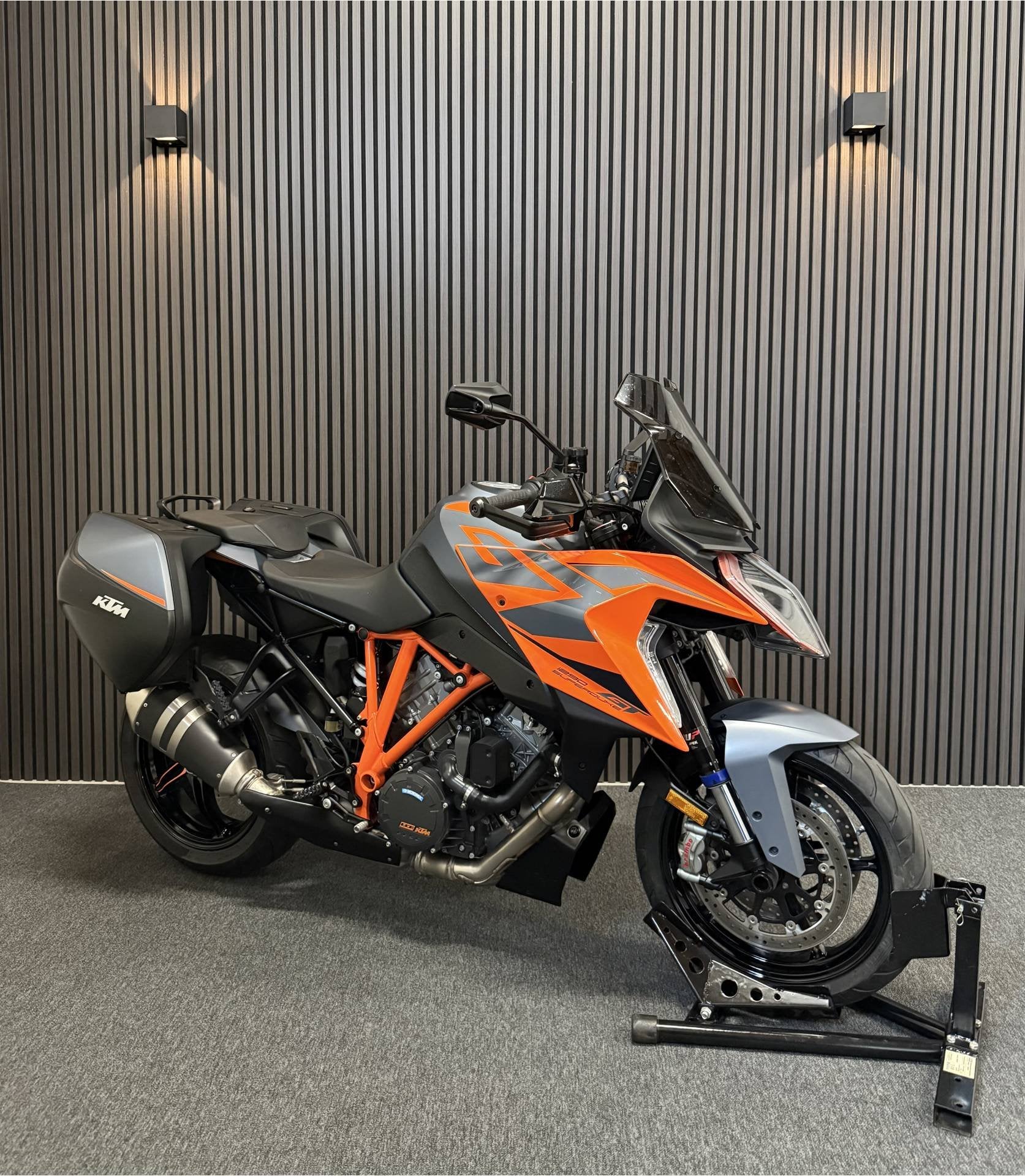 KTM 1290 SuperDuke GT ABS -QS-HANDVATVERWARMING-NIEUWSTAAT, Kolen Motors, Broekhovenseweg 130-2
5021LJ  TILBURG, NL, Bedrijf, Meer dan 35 kW